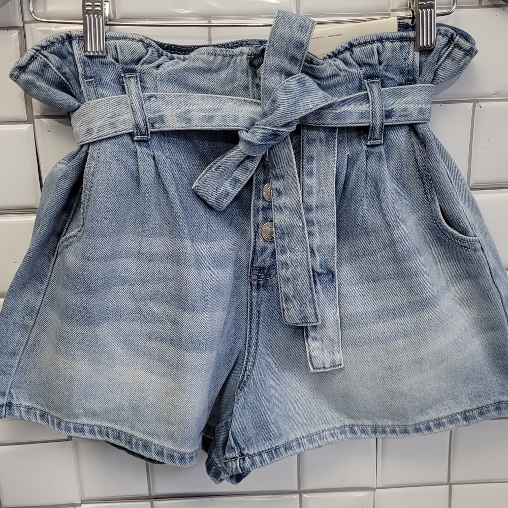 NWT AMERICAN EAGLE Mom Short High Waist Belted Light Wash Denim Shorts Button Fl